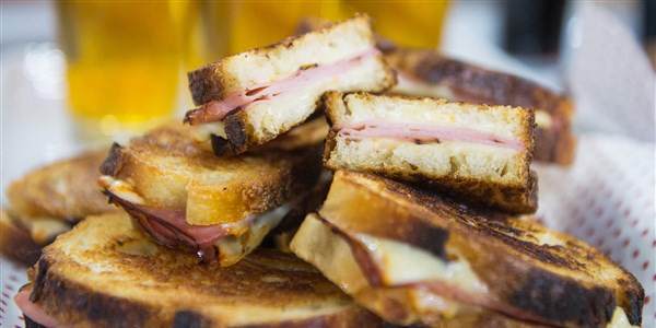 카슨 Daly's Grilled Ham and Cheese Sandwiches