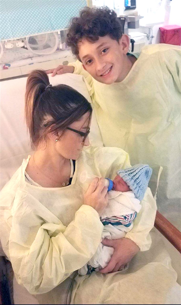 ルイジアナ州 boy who delivered his prematurely born baby brother and saved his life (he was in breech position and wasn't breathing when he was first born)