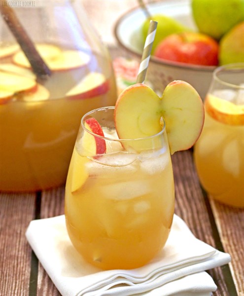 Thanksgiving cocktail: apple pie punch