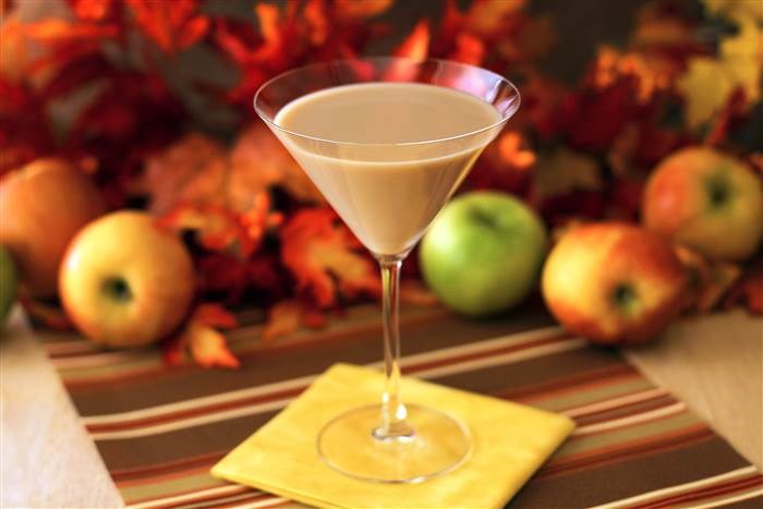 Ringraziamento cocktail: Caramel apple pie martini