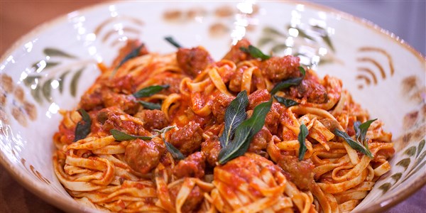 Semacam spageti with Italian Sausage, Tomato Sauce and Crispy Sage