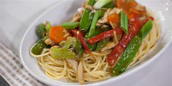 pollo and Vegetable Lo Mein