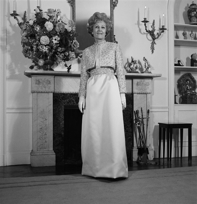 Nyonya Pat Nixon In Inaugural Gown