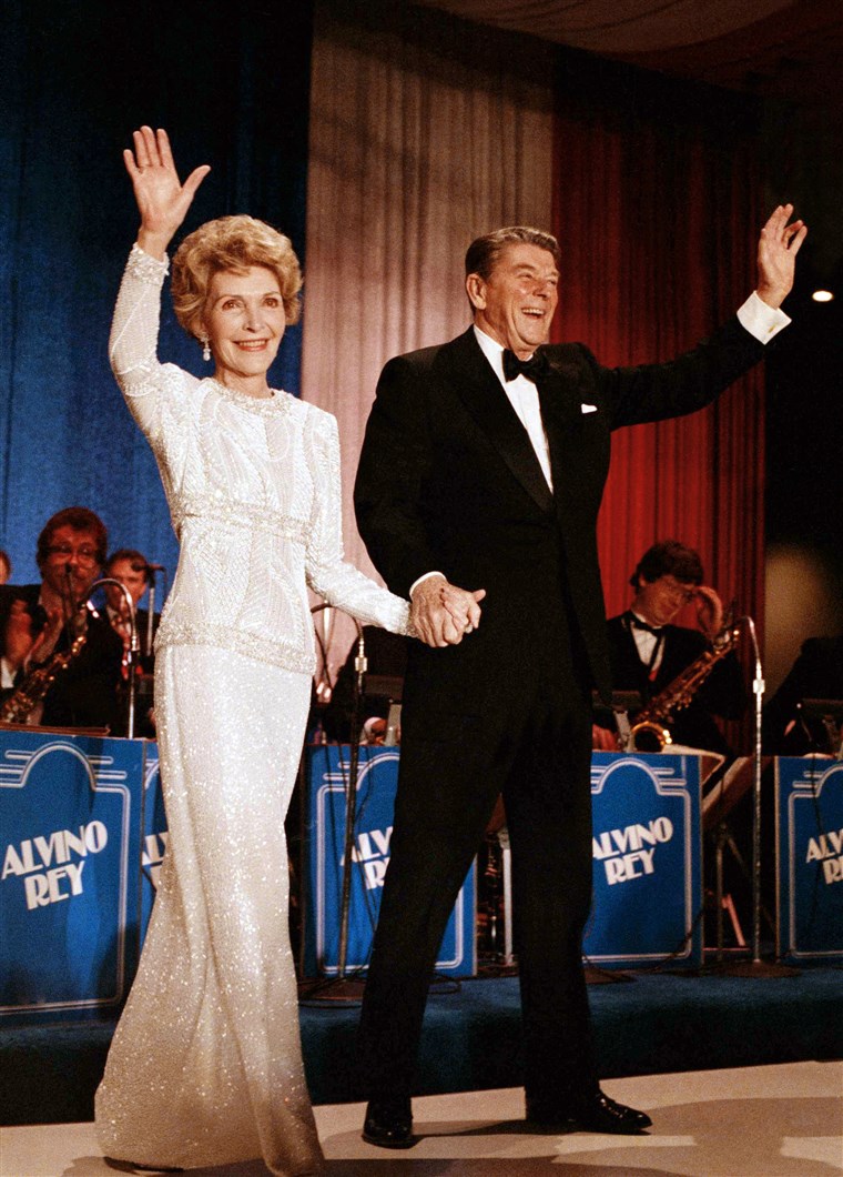 ナンシー Reagan inauguration gown