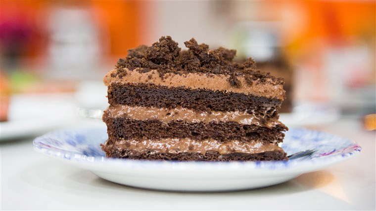 어두운 Chocolate Layer Cake