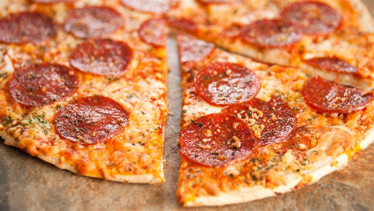 얇은 Crust Pepperoni and Cheese Pizza