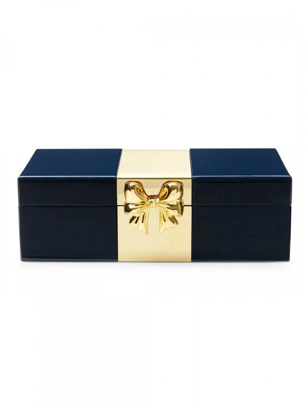 이 demure bauble box is chic and pretty all at once.