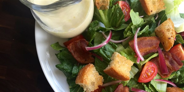Cepat and Easy BLT Salad with Pickled Onions