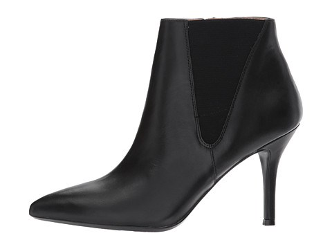 pointy heeled boots