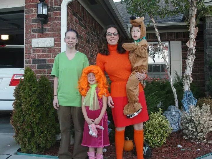 ルーロ： Melissa Borchardt's family suited up at the Scooby Doo gang, but she says her husband refused to be Fred. No treats for you!