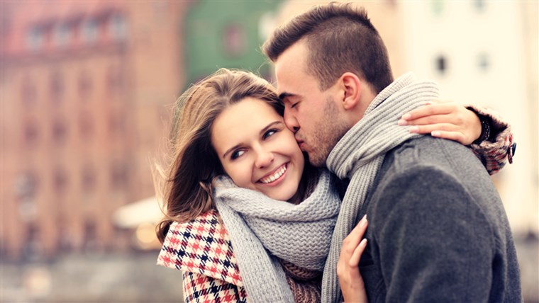 에이 picture of a man kissing a woman on a date