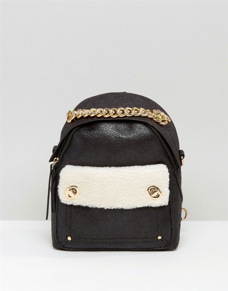 새로운 Look Mini faux shearling backpack