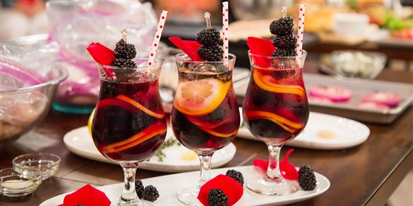 장미 Blackberry Sangria Cocktail 