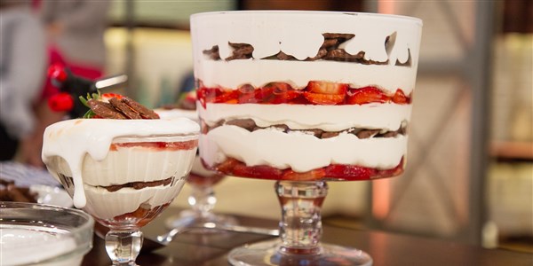 에스'mores Strawberry Shortcake Trifle