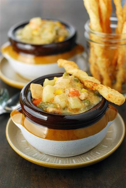 Lento-fornello chicken pot pie soup