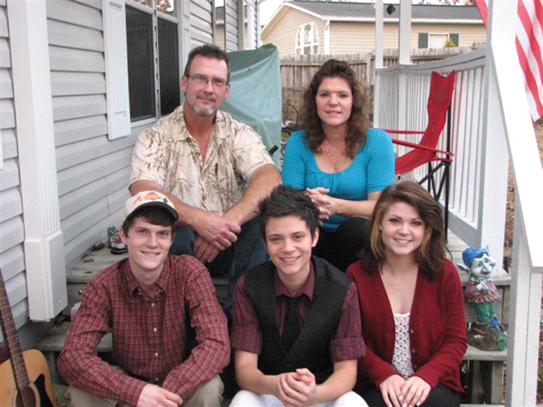 그만큼 Duclos family at Thanksgiving in 2012. 
