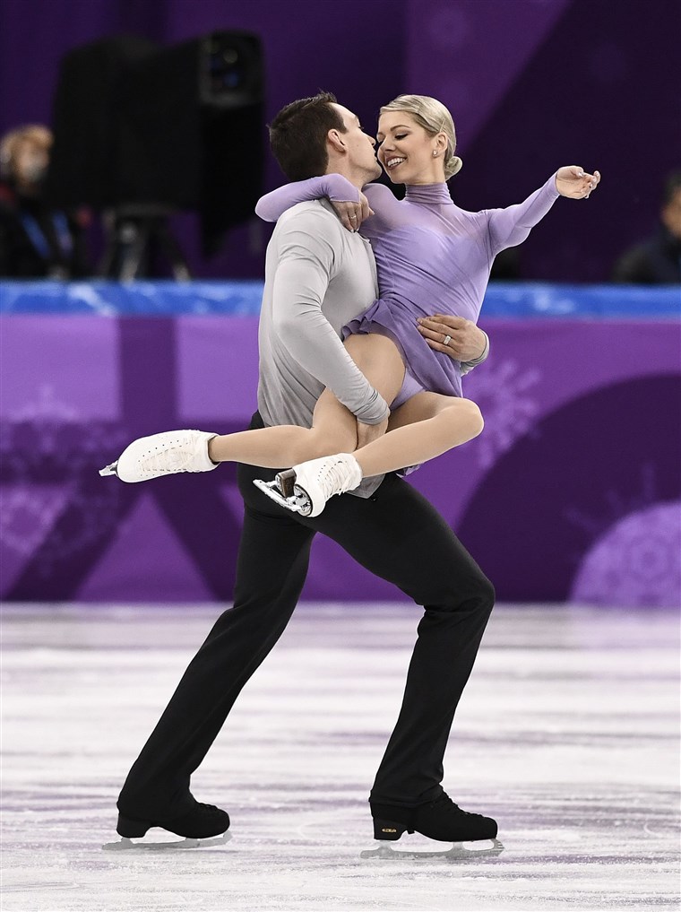 Stati Uniti d'America's Alexa Scimeca Knierim and Chris Knierim were paired up in 2012 and married four years later. 