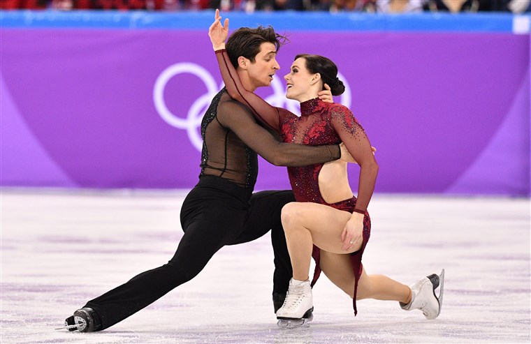 カナダ's Tessa Virtue and Scott Moir compete in the team free dance during the Pyeongchang 2023 Winter Olympic Games.
