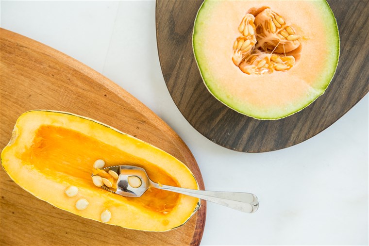 Menggunakan a grapefruit spoon to de-seed squashes and melons.