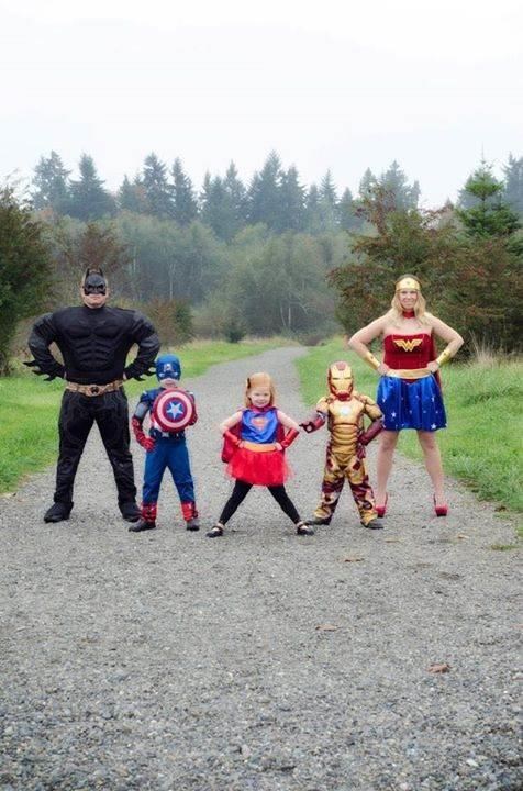 Keluarga Halloween Costumes: Superheros