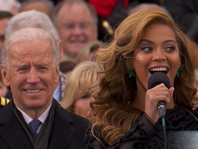 バイデン has a bemused look on his face as Beyonce sings the national anthem during the inauguration ceremony.