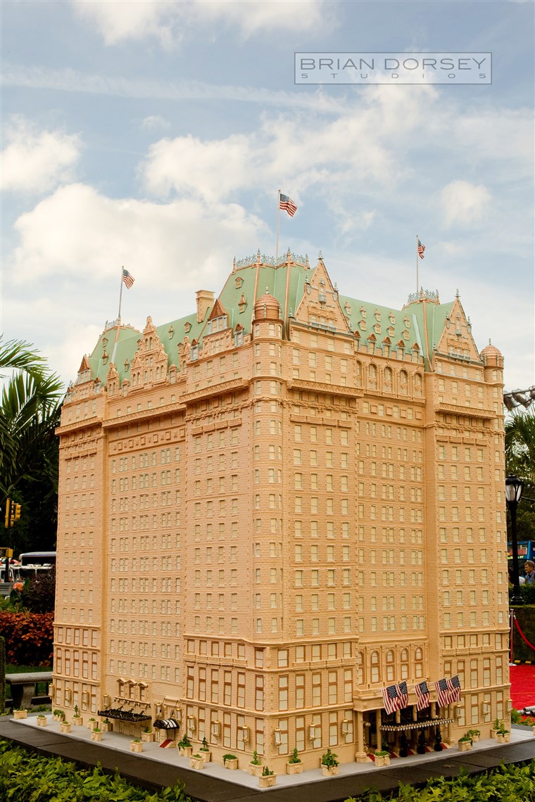 Il Plaza made from gingerbread.