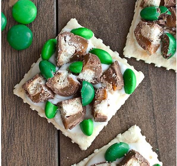 St. Patrick's Day candy and cracker bites by Cake Whiz