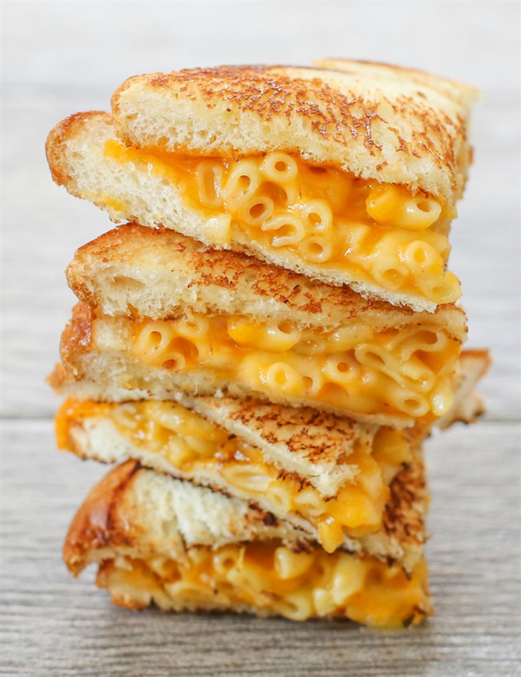 구운 것 Macaroni and Cheese Sandwich