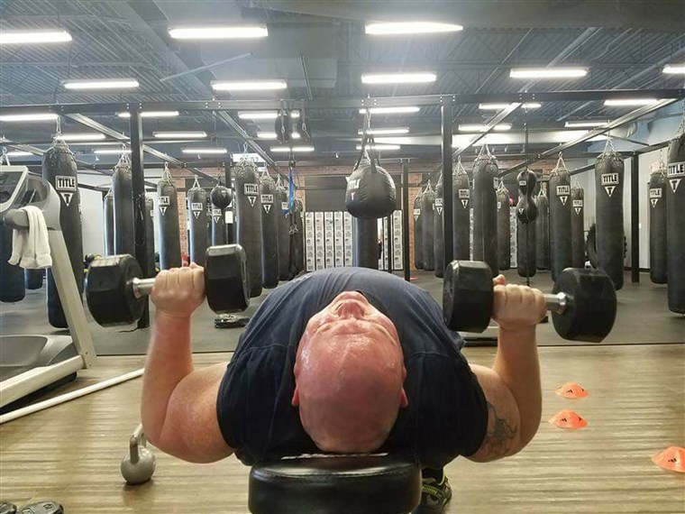 ために the past 15 months, Mike Powers has been going to the gym five times a week as he loses weight and transforms his health.
