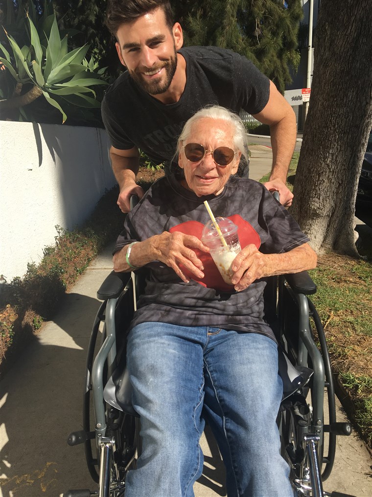 31歳 Hollywood actor, Chris Salvatore, recently took in his 89-year-old neighbo,r Norma Cook, who has leukemia
