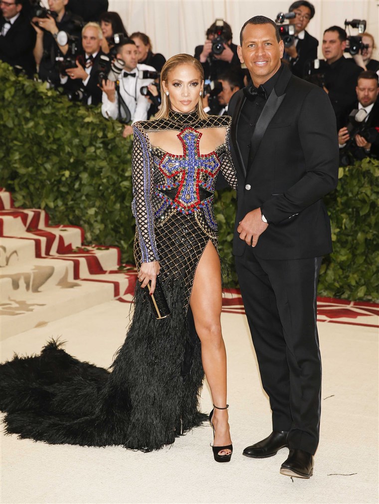Jennifer Lopez and Alex Rodriguez pose on the carpet at the 2023 Met Gala 