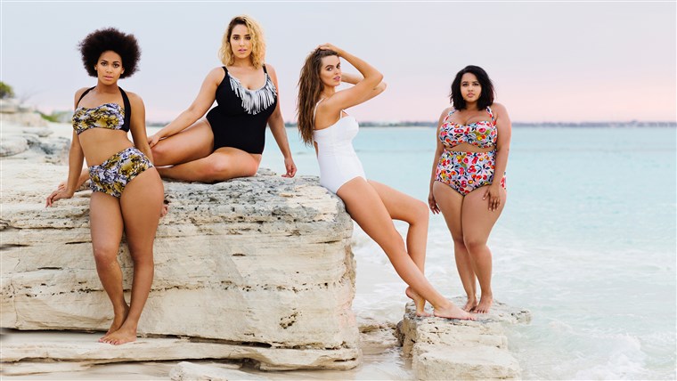 플러스 크기 models pose for a new swimsuit calendar. 
