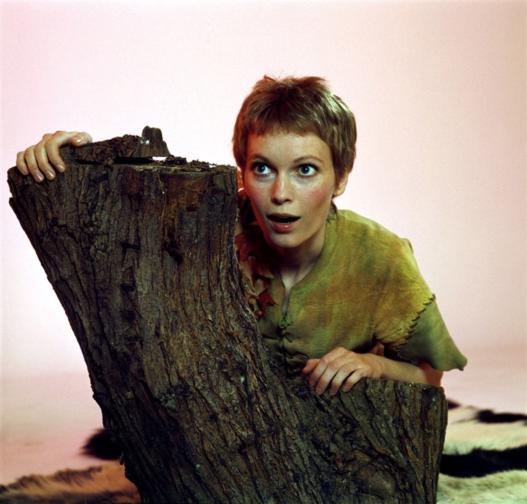 ミア Farrow as Peter Pan in 1976.