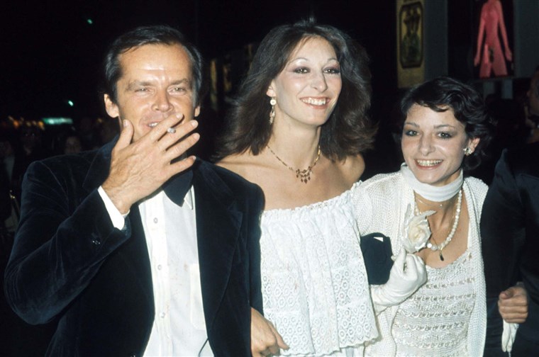 ジャック Nicholson, Anjelica Huston and an unnamed woman palled around at the Cannes Film Festival in 1974, where he won the fest's best actor award for 