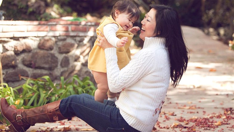 クリスティン Hyung-Oak Lee and her daughter, Penelope.