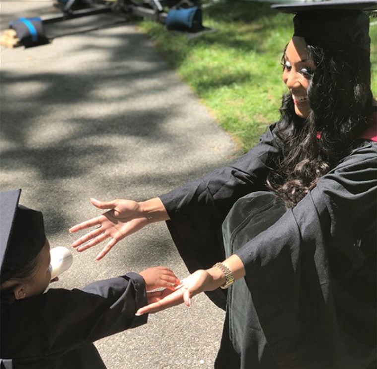 シングル mom Briana Williams graduates from Harvard law school