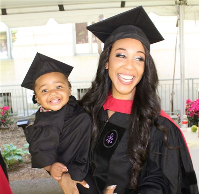 シングル mom Briana Williams graduates from Harvard law school