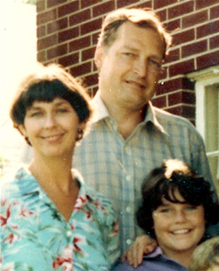 サバンナ as a child with her mom and father Charley