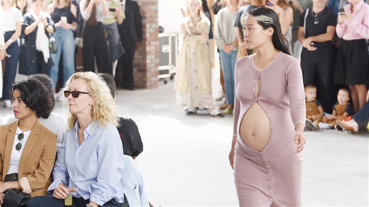 妊娠している model Maia Ruth walks in Eckhaus Latta runway show