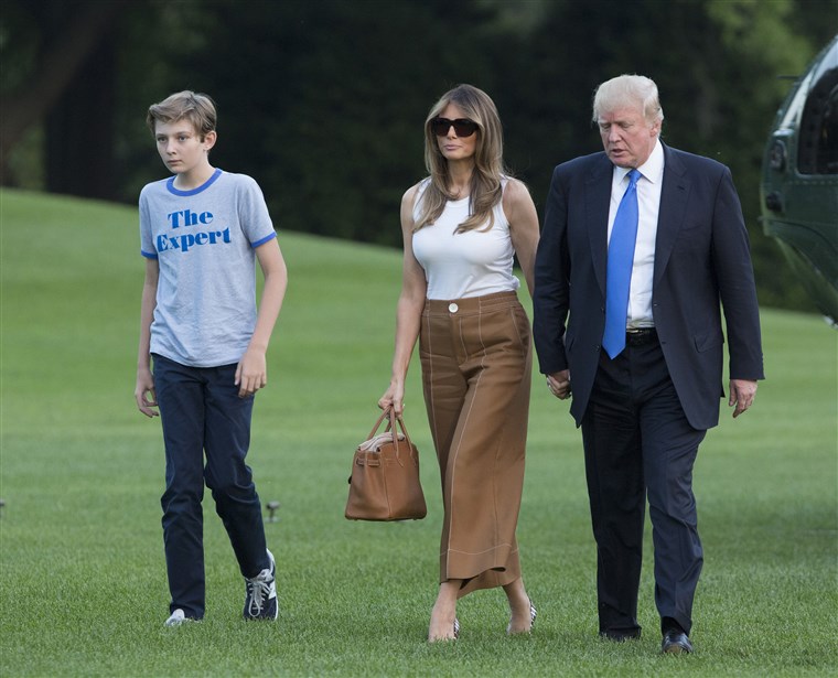 最初 Family Arrives At The White House