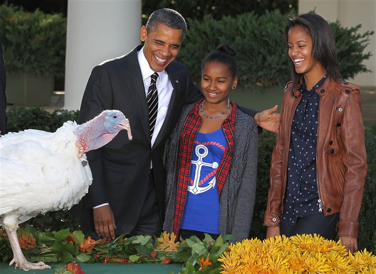 画像： President Obama Pardons Thanksgiving Turkey At White House