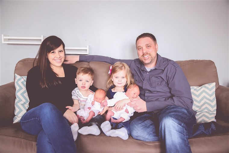 표 and Andrea Rivas, along with their four kids Conor, Avery, Leah and Elyse.