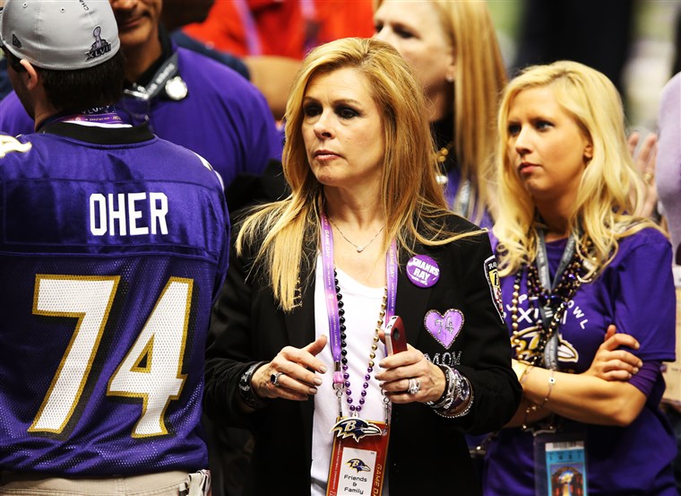 リー Anne Tuohy celebrates on the field after her adoptive son Michael Oher and the Ravens won the Super Bowl.
