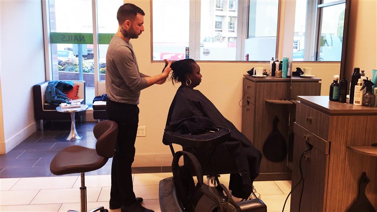 Salon Boston  menawarkan potongan  rambut  bebas wanita 