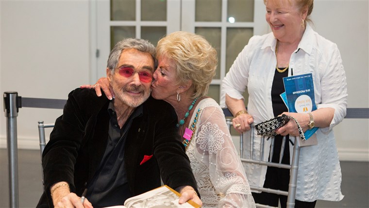 バート Reynolds and Ann Lawlor Scurry, who were high-school sweethearts, reunite at the Palm Beach Book Festival on April 2, 2016.