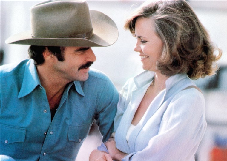 담배 연기 AND THE BANDIT II, from left, Burt Reynolds, Sally Field, 1980