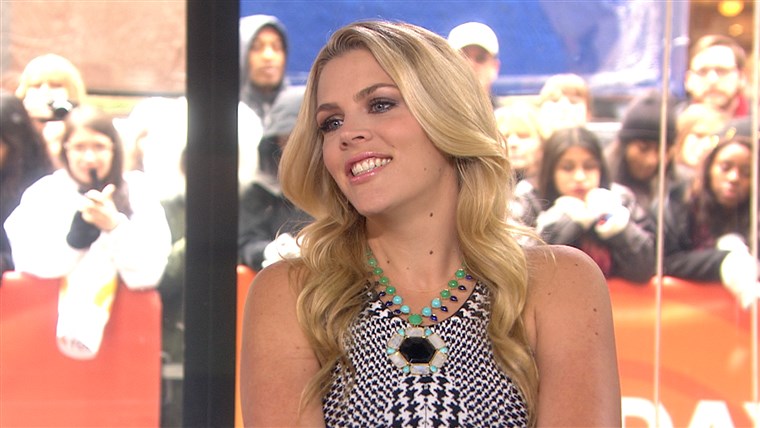 Attrice Busy Philipps talks to Kathie Lee and Hoda about her daughters' names, Cricket and Birdie.
