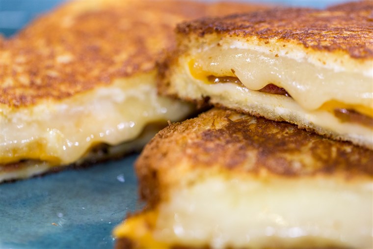  Grilled cheese sandwich 