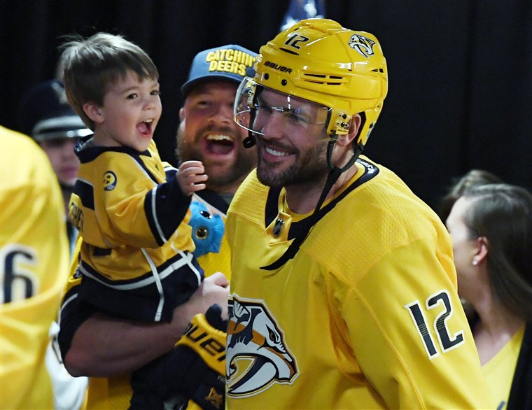 Mike Fisher kisses his son Isaiah at Predators playoff game