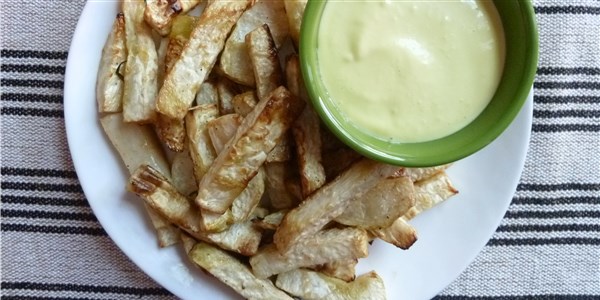 Dipanggang Celery Root Fries with Garlic Aioli